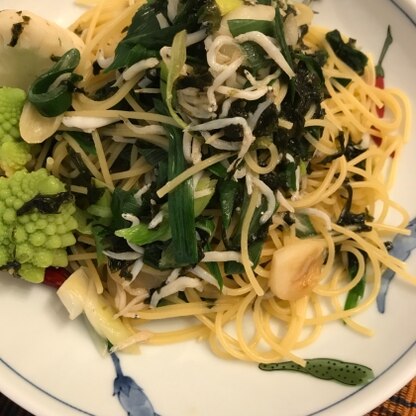 黒のりで作ったので黒くなってしまいましたがシラスと海苔とネギの組み合わせ最高でした！